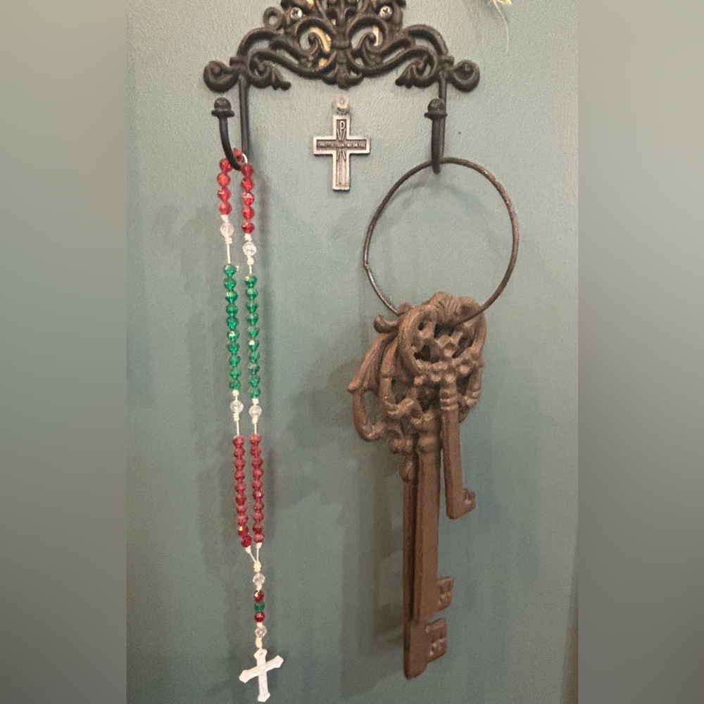 Metal Skeleton Keys Decor - Picture 3 of 9